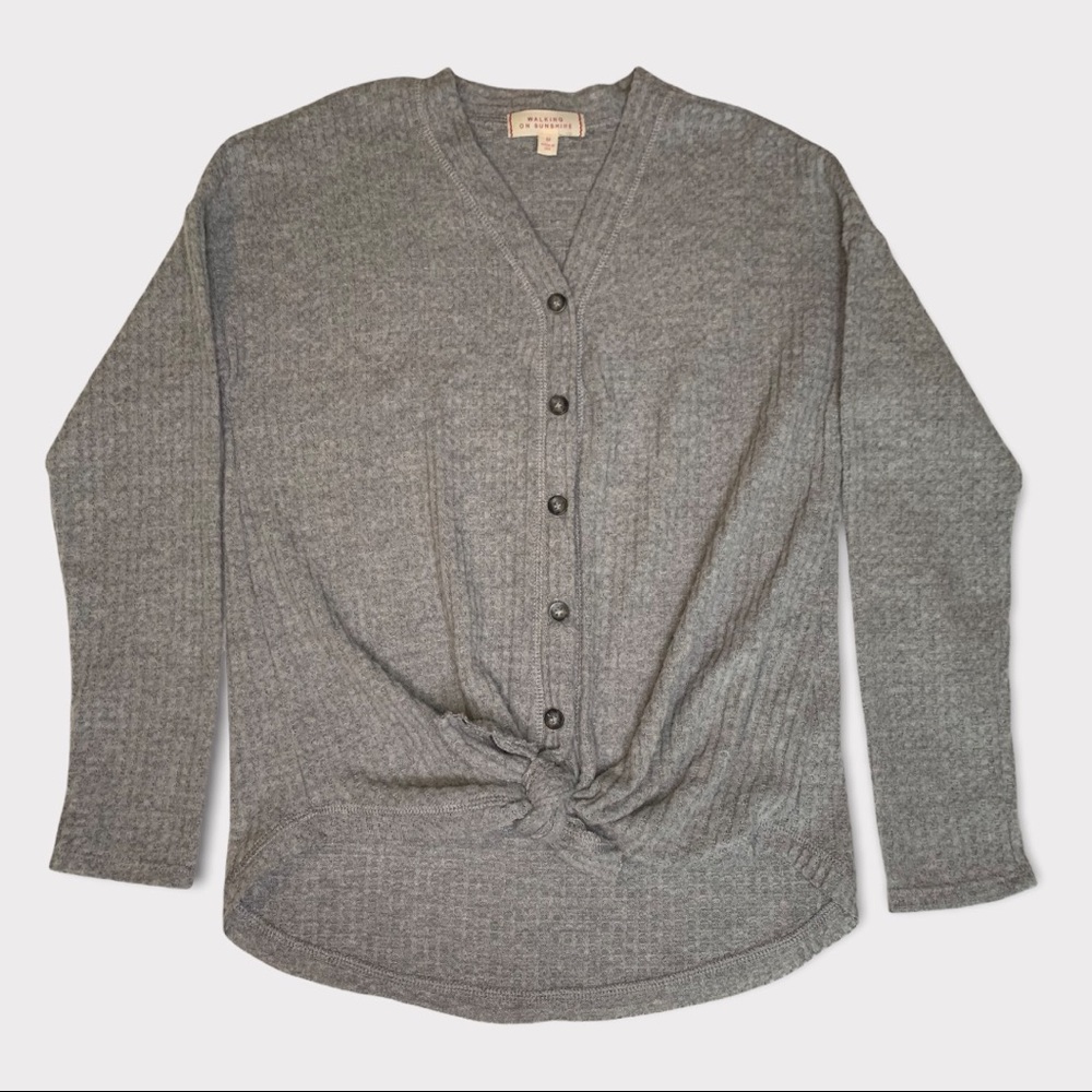 Walking On Sunshine (M) Long Sleeve Knot Front Light Gray Button Up Girls NWOT